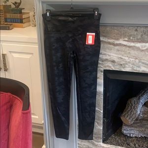 Spanx faux leather camo legging petite size M NWT